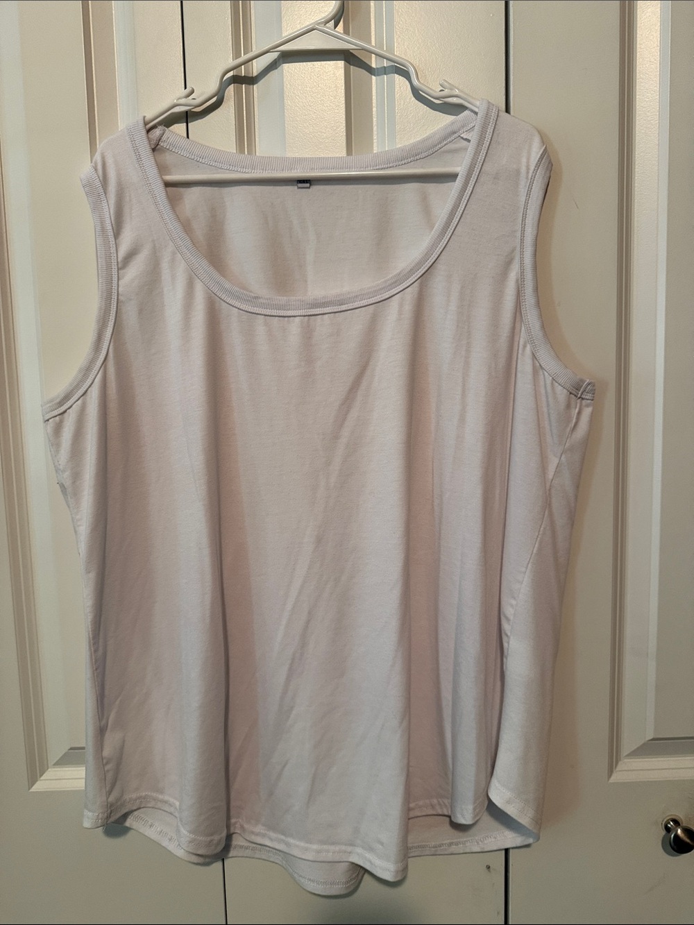 Women's Sleeveless Scoop Neck Tank Top - White